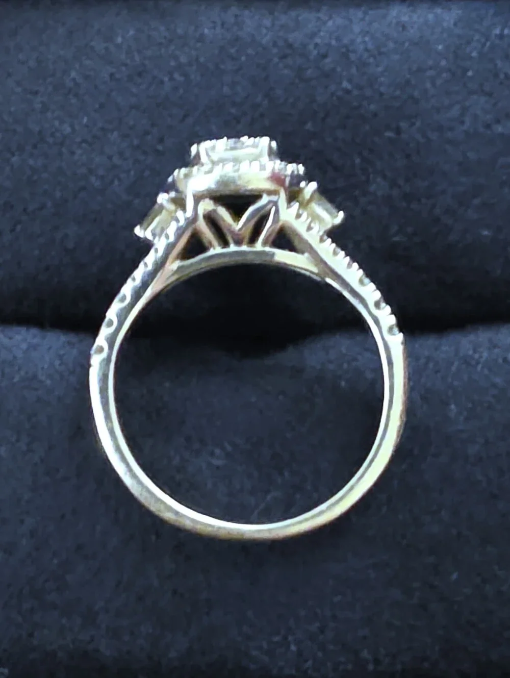 10k Diamond White Gold Ring